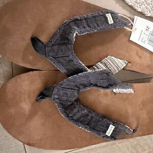Sanuk Brown and Black Flip-Flops